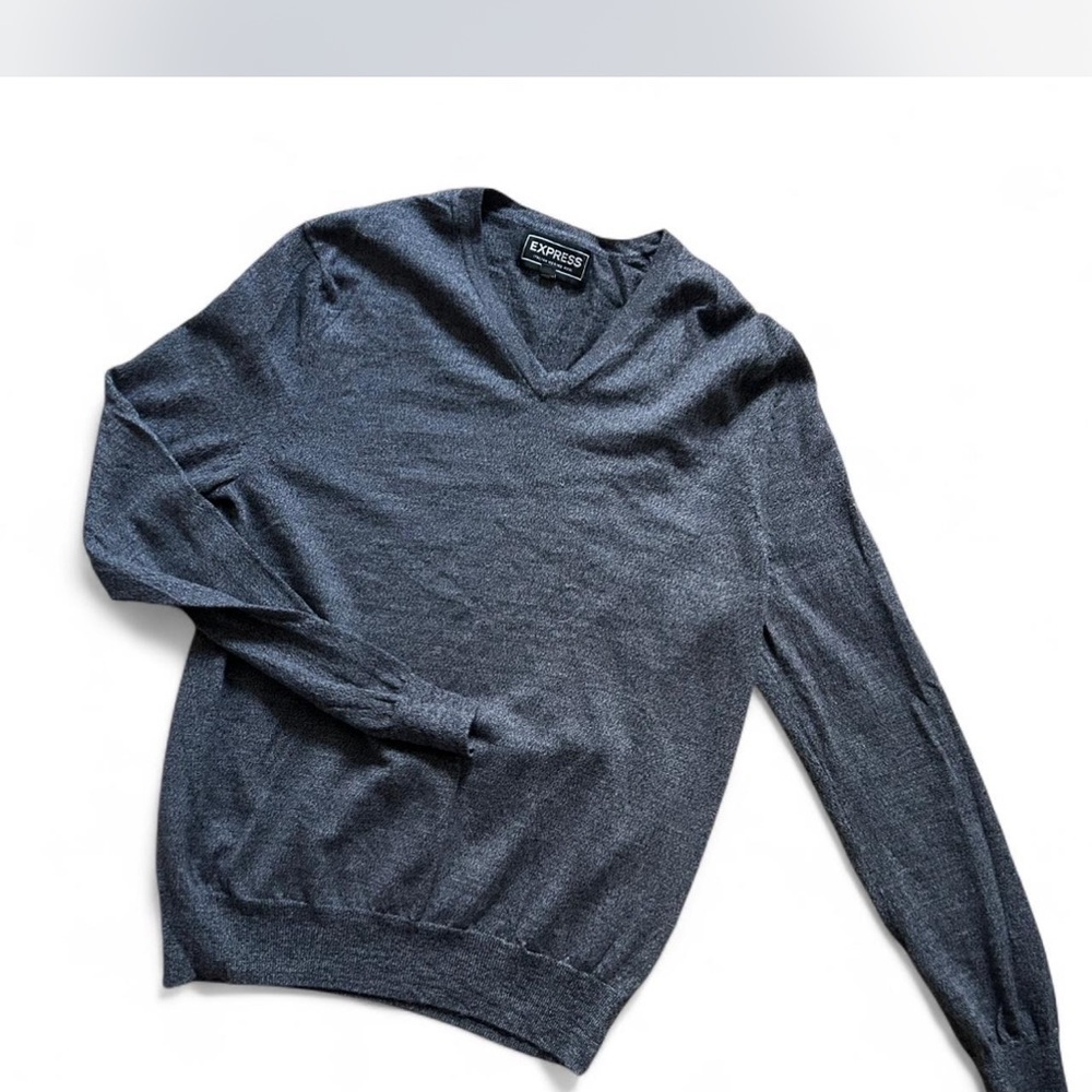 Express Men's Grey V-Neck Sweater